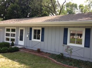 7733 Colonial Dr, Prairie Village, KS 66208