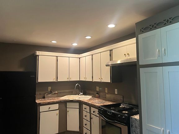 4th image of 2640 Packard Dr