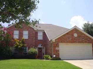 8000 Redwood Trl, Fort Worth, TX 76137