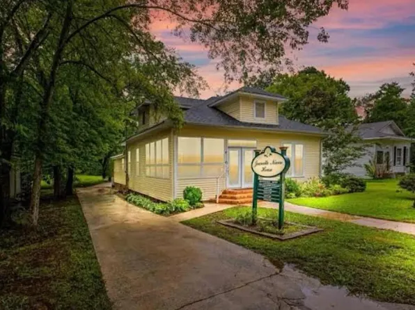 208 E College St, Columbiana, AL 35051