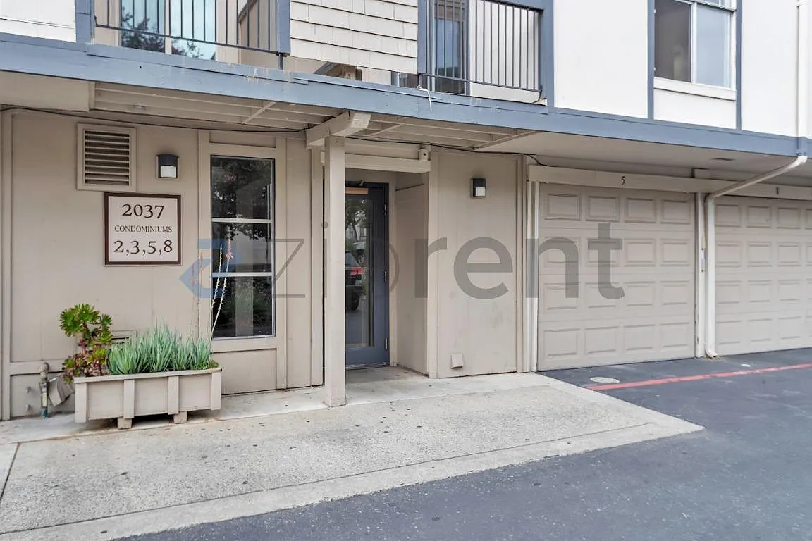 3 bed, 1099 sqft, $2,950 — Photo 3