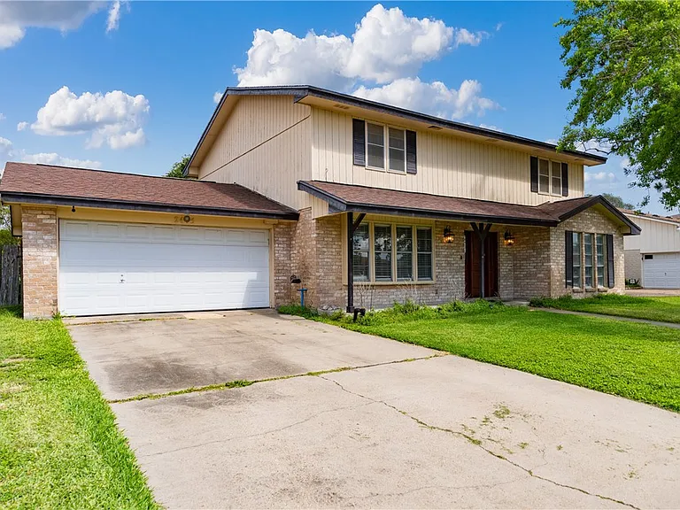 2445 Cricket Hollow St — Photo 2