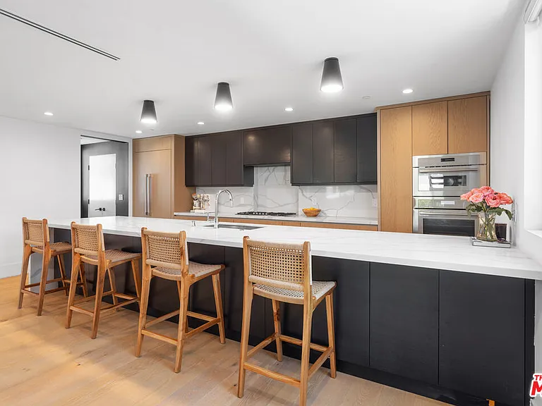 656 California Ave — Photo 12