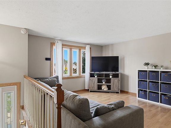 4th image of 147 Cranbrooke Dr
