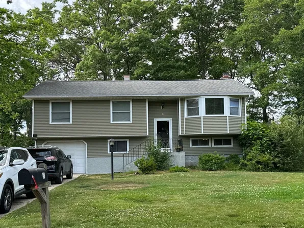 8 Reed St, Smithtown, NY 11788