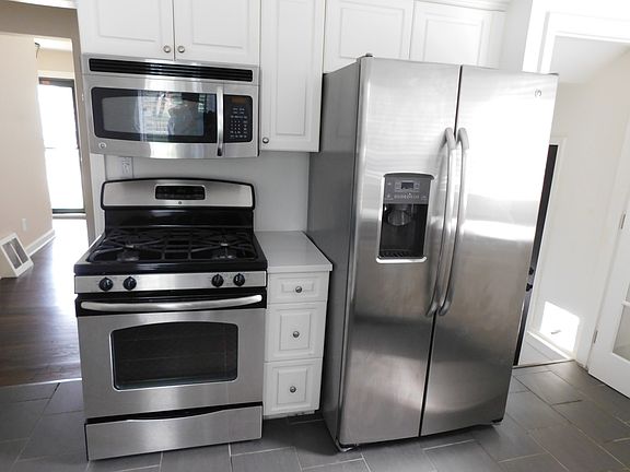 5th image of 1524 Emmons Ave