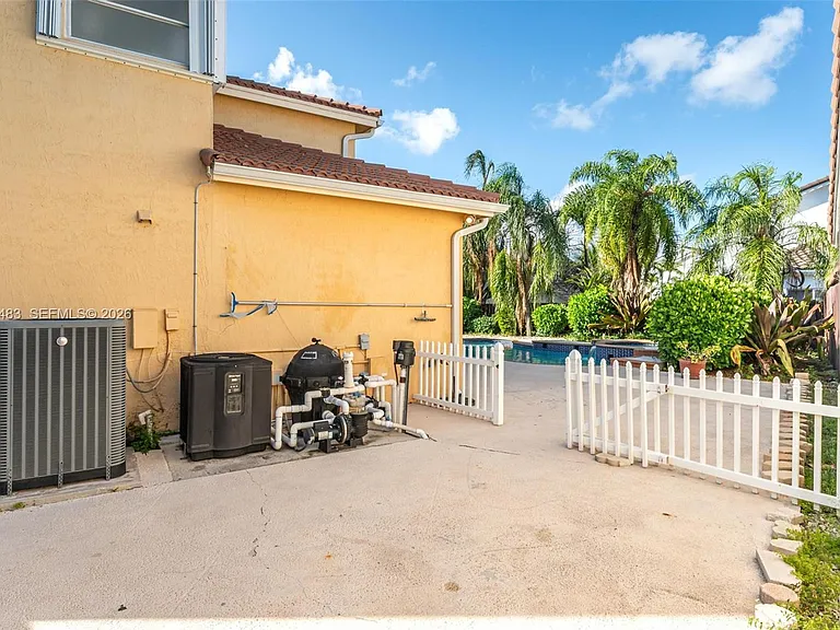 4671 SW 154th Pl — Photo 30