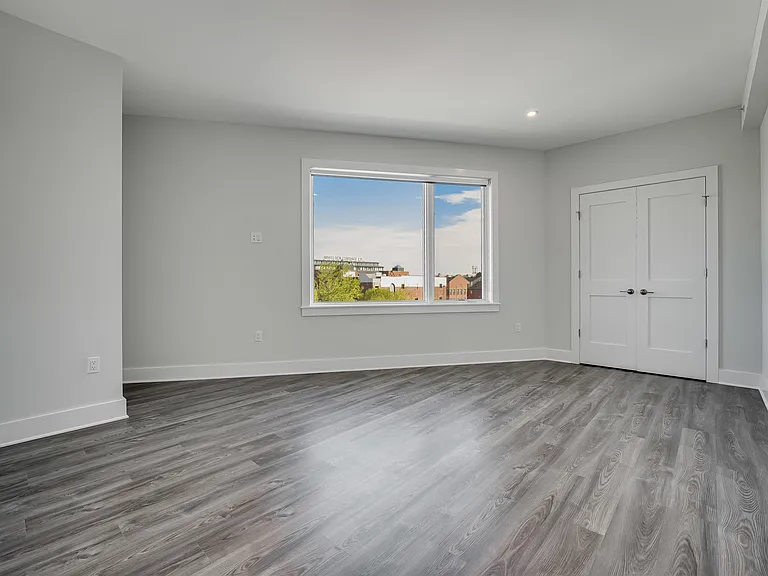 658 Grand St #303 — Photo 6