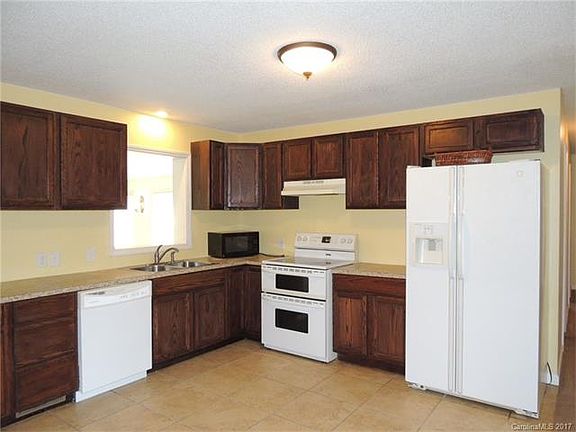 5th image of 2630 Fairgreen Dr
