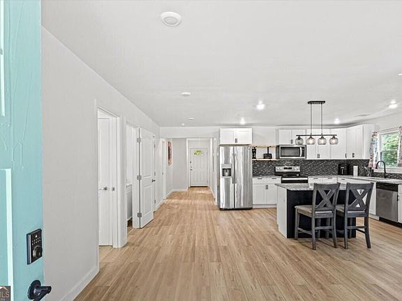 2nd image of 1077 Peeples St SW