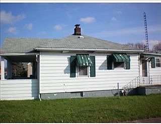 2nd image of 2001 Lincolnway W