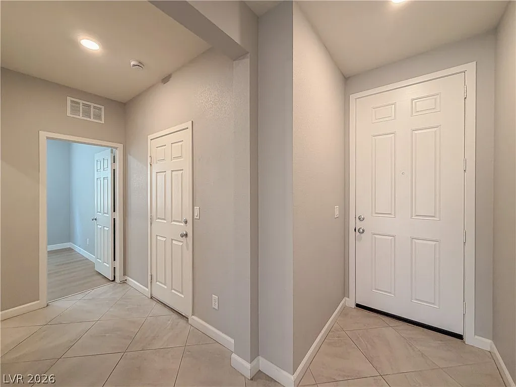 4 bed, 3.0 bath, 2114 sqft, $2,550 — Photo 4