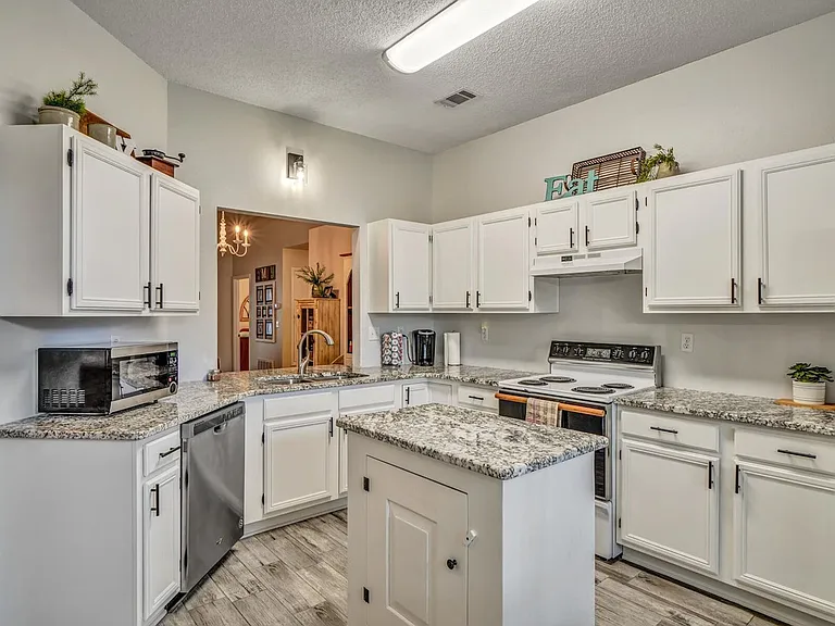 1696 Valparaiso Blvd — Photo 13