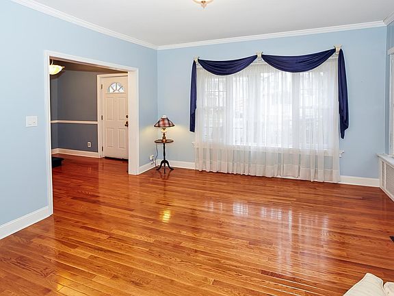 4th image of 33 Westcott Blvd