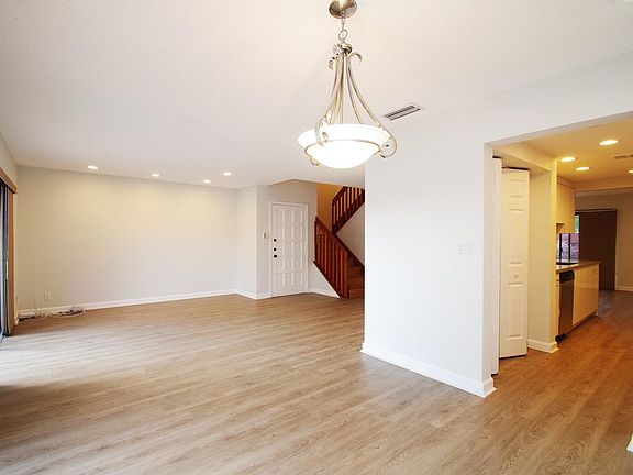 4th image of 3088 Bermwood Ln #1