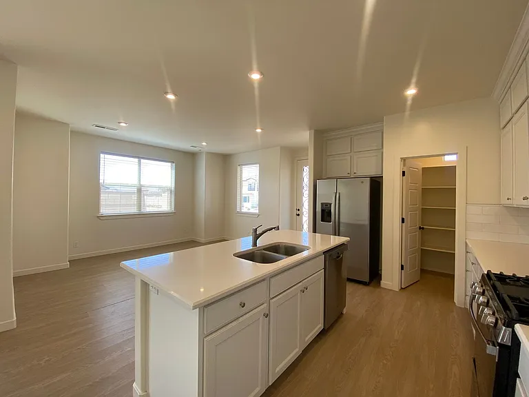 767 W Scarlet Hill Dr — Photo 8