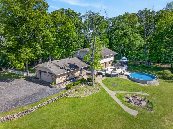 39700 N Dilleys Rd, Wadsworth, IL 60083