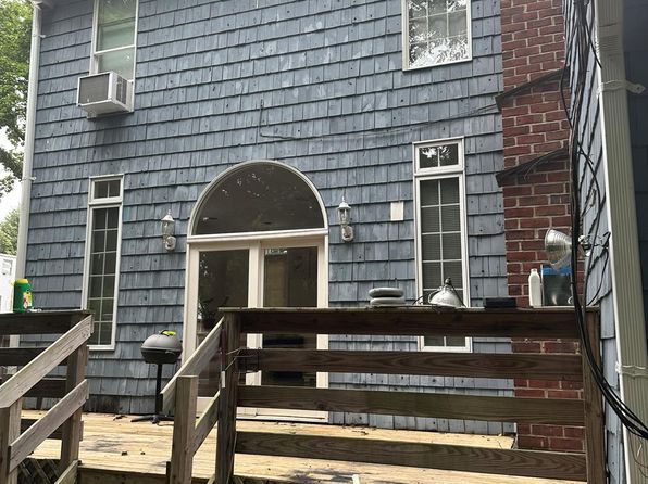 73 Railroad St