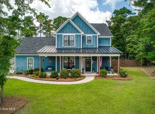 180 Avon Ct, Hampstead, NC 28443