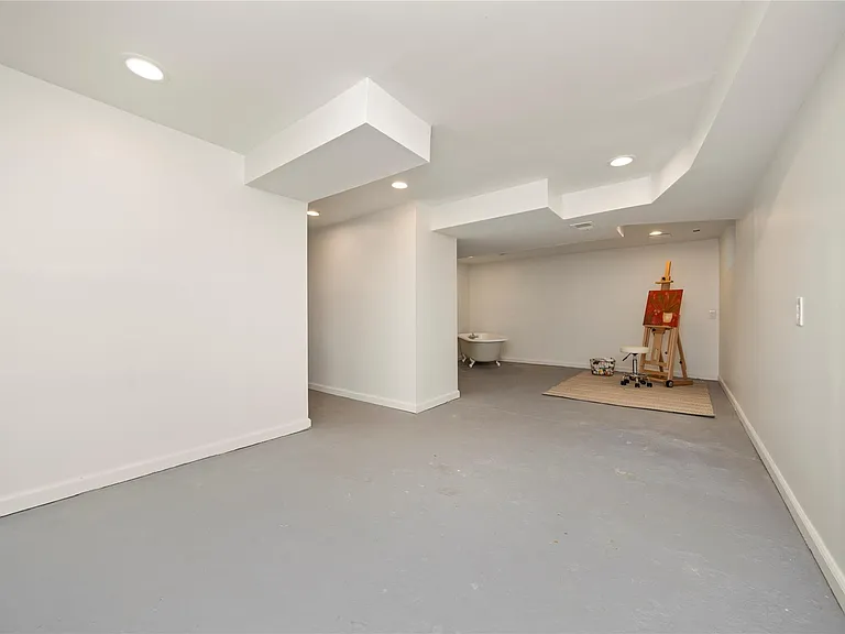 436 Park St — Photo 23