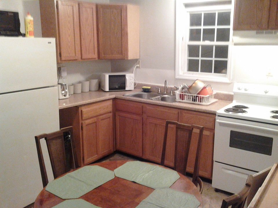 2nd image of 936 Pelham St NW