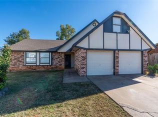 1036 NE 9th St, Moore, OK 73160