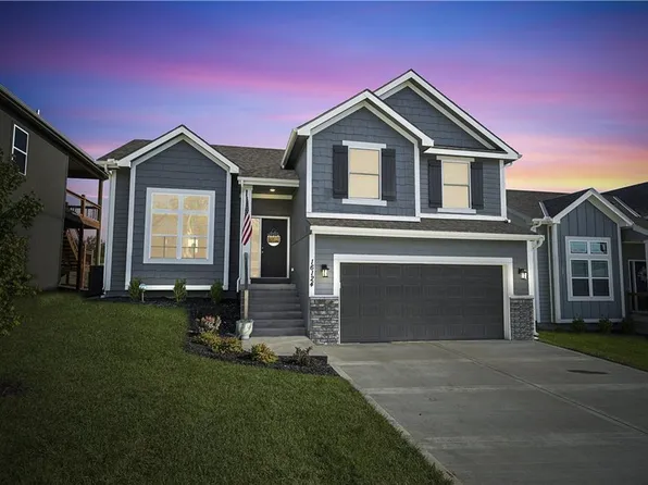 16124 Giorgia St, Parkville, MO 64152