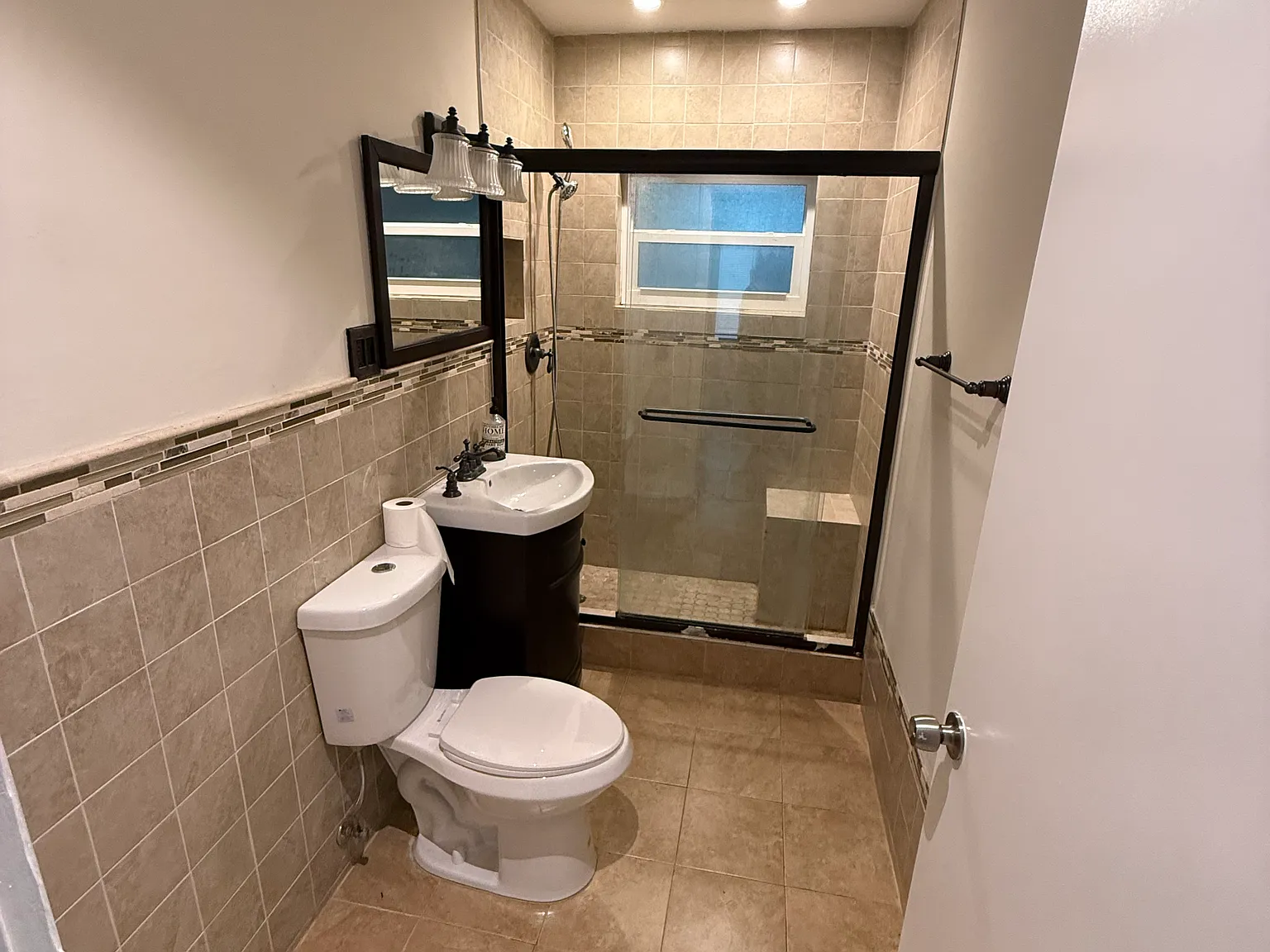 4 bed, 1549 sqft, $3,900 — Photo 4