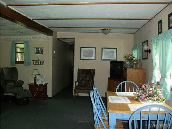 4th image of 8879 Russell Rd