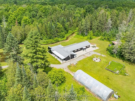 2nd image of 1076 Beaver Ln