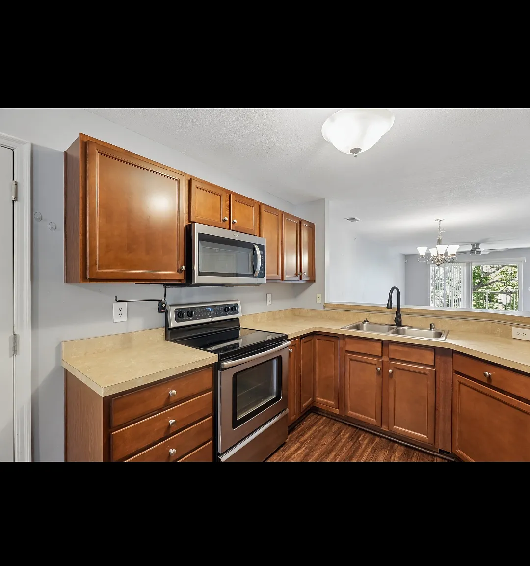 2049 Timberwyck Ln — Photo 2