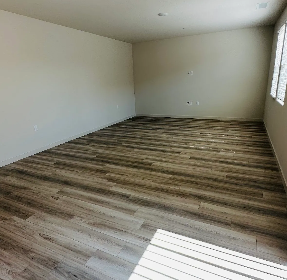 4 bed, 2454 sqft, $3,000 — Photo 3