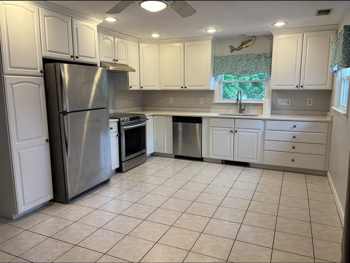3 bed, 1150 sqft, $3,750 — Photo 3