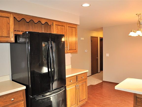 4th image of 2413 Oakwood Dr