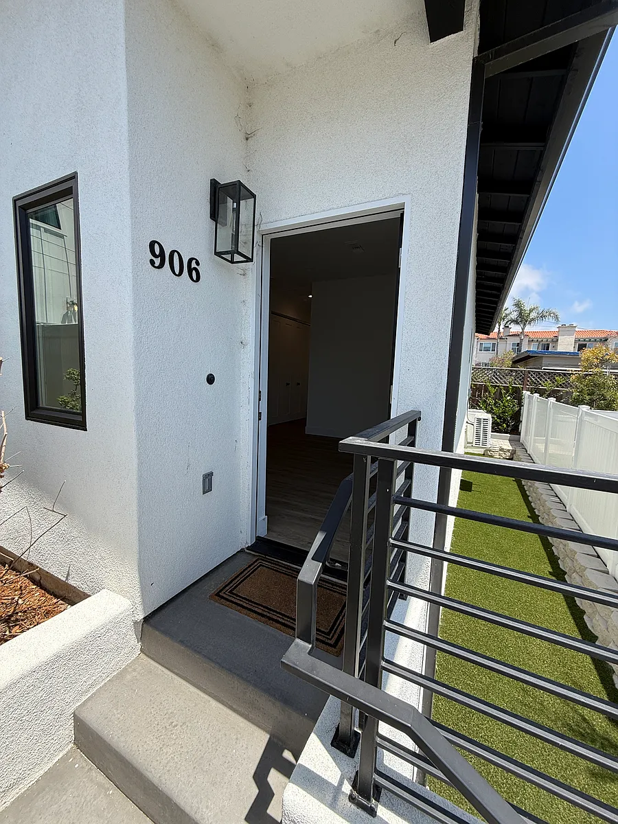 Building Photo - 906 Sapphire St