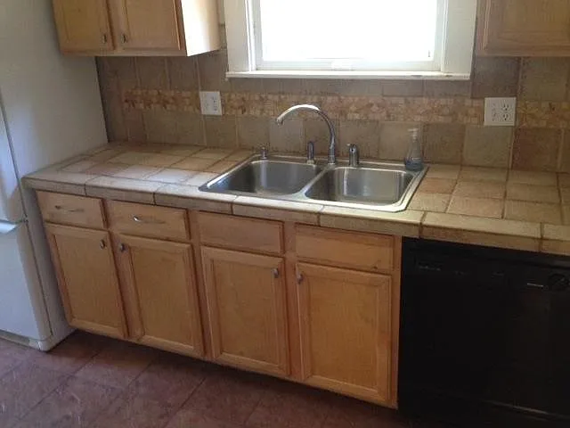3428 N Newton St — Photo 6