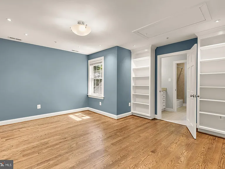 5501 Montgomery St — Photo 22