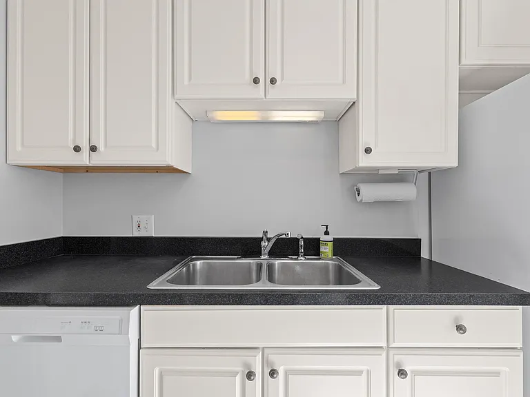 2728 Anderson Dr — Photo 11