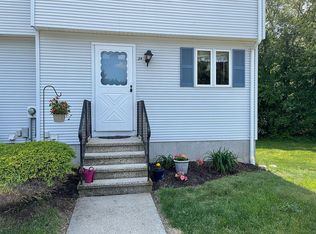 28 Middle Rd APT 3A, Enfield, CT 06082