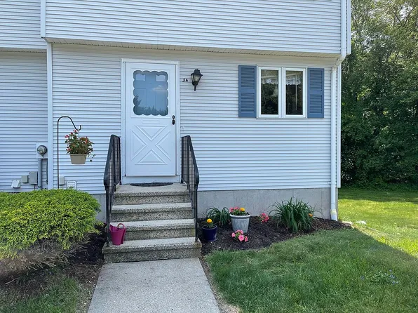 28 Middle Rd APT 3A, Enfield, CT 06082