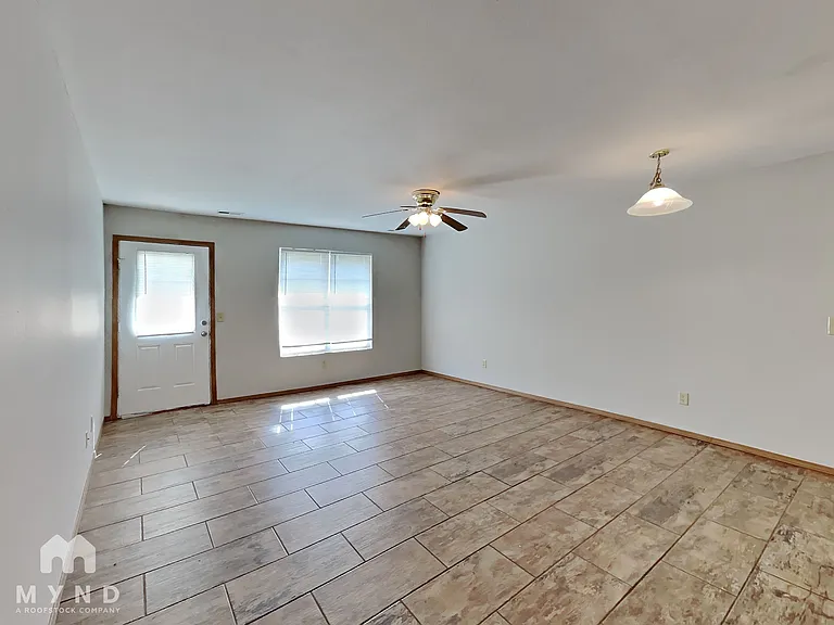 1130 S Clifton Ave — Photo 4