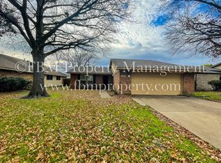 1107 Savannah Dr, Ennis, TX 75119