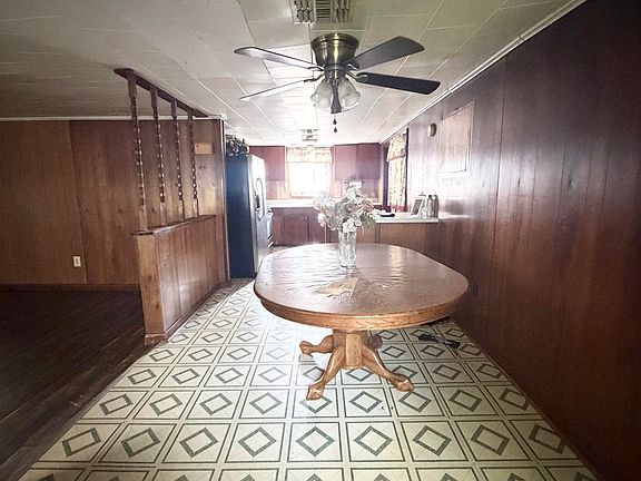 4th image of 1111 Louise St