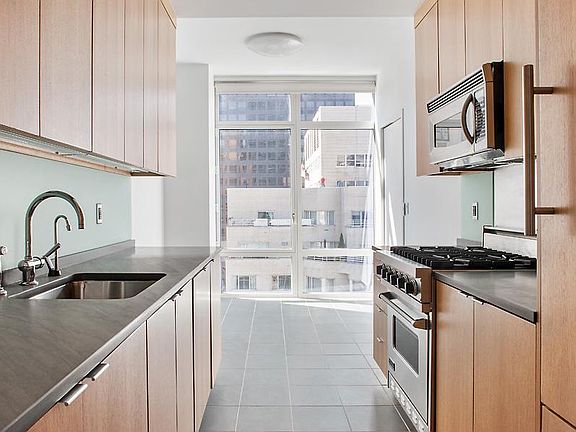 3rd image of 207 E 57th St APT 20B