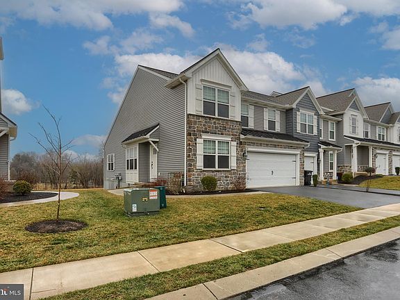 2nd image of 71 Beech Tree Ct #U-0021