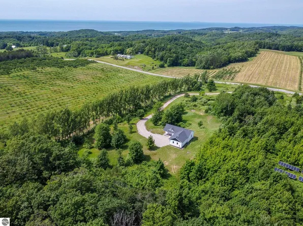 9742 E Peterson Rd, Northport, MI 49670
