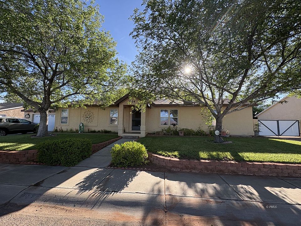 1st image of 824 Village Dr