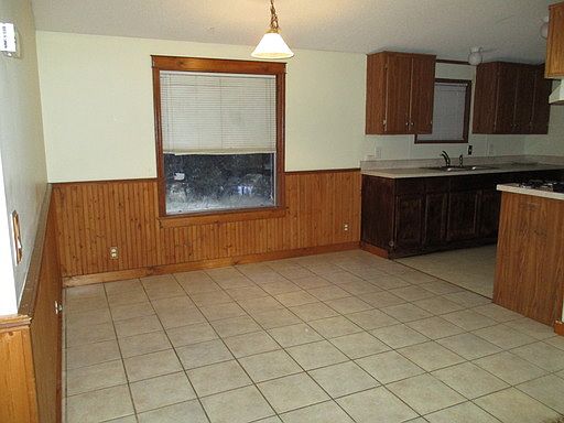 3rd image of 996 Cypress Dr