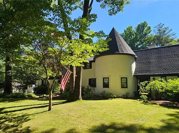14 Maplecrest Dr, Smithfield, RI 02828