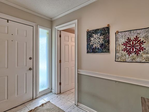 4th image of 8 Cassia Ct